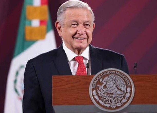 AMLO acusa campaña para socavar y debilitar al Ejército AMLO en evento público.