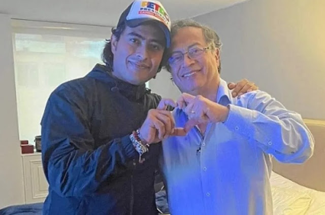 Detienen a Nicolás Petro, hijo del presidente de Colombia; está acusado de lavado de dinero Hijo de Gustavo Petro en evento público.