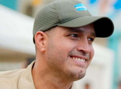 Conmueve a Ecuador el asesinato de Agustín Intriago: el alcalde “incorruptible” Retrato de Agustín en fondo neutro.