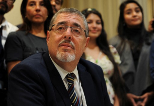 Bernardo Arévalo lidera las encuestas de intención de voto en Guatemala Retrato de Bernardo Arévalo, político guatemalteco.