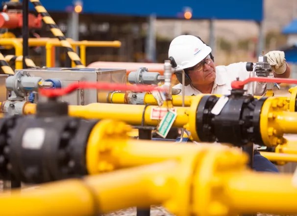 Alerta en el Gobierno de Bolivia ante posible suspensión de contratos de exportación de gas con Argentina y Brasil Gas Bolivida en envase de cilindro.