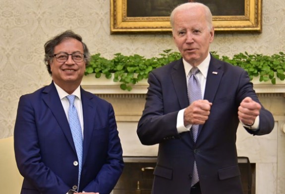 Gustavo Petro anunció que su gobierno inició la renegociación del TLC con EEUU Gustavo Petro y Joe Biden en reunión.