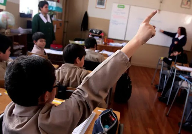 Los rasgos secretos de los superdotados y su impacto en la sociedad Grupo de niños superdotados en un aula.