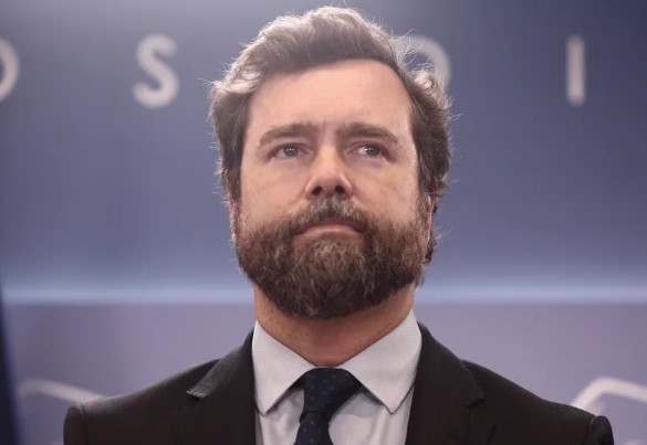 La salida de Espinosa de los Monteros abre una grieta en Vox Logo del partido VOX en España.