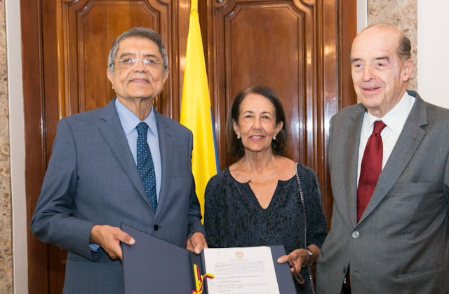 Gobierno de Petro otorga nacionalidad al nicaragüense Sergio Ramírez Retrato de Enrique Santiago Romero.