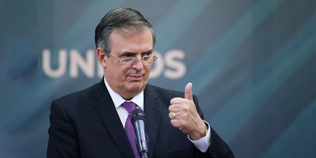 Ebrard formaliza su asociación, se llamará: El Camino de México Marcelo Ebrard en un evento público.