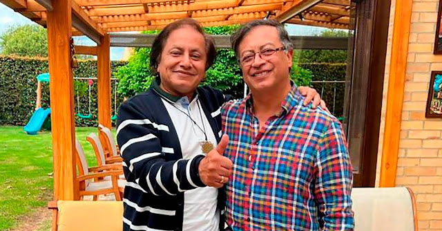 Hermano de Petro asegura que el presidente colombiano tiene síndrome de Asperger Petro con su hermano en una fotografía.