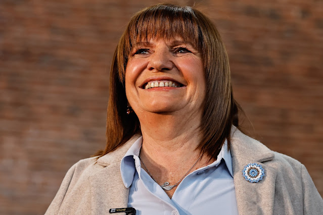 Patricia Bullrich hace movimientos en su campaña a pocos días de las votaciones Patricia Bullrich en un evento político.