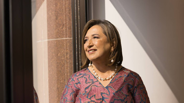 Xóchitl Gálvez desvela su estrategia para rescatar a Pemex del colapso financiero Imagen abstracta con colores vibrantes y formas.