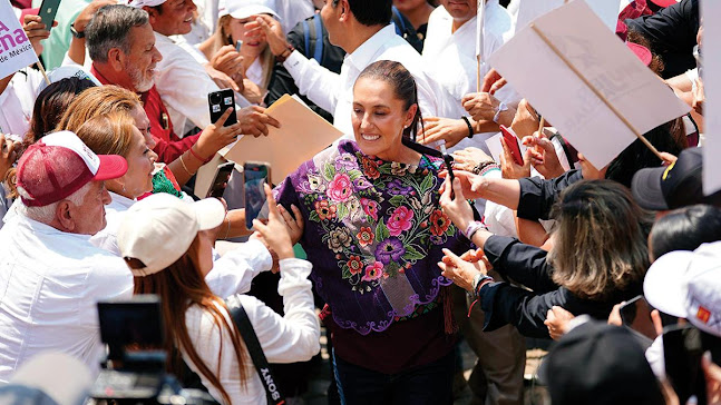 Sheinbaum y Ramírez apuestan por la industrialización en la frontera sur para gestionar la migración Imagen abstracta con colores vibrantes y formas.