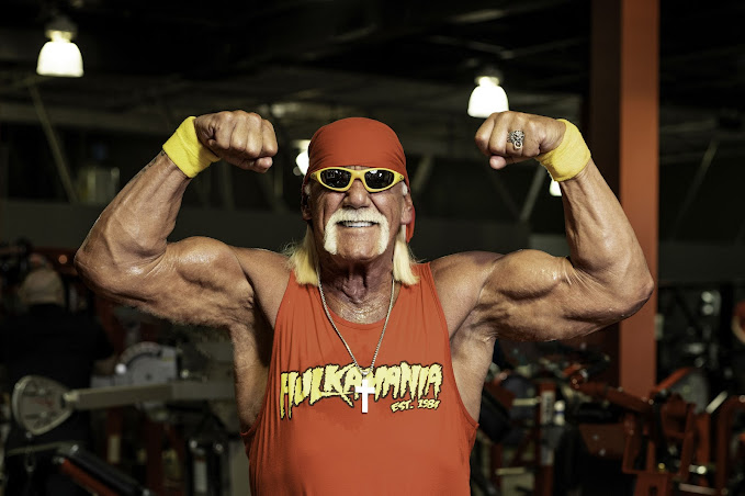 Hulk Hogan aspira a la Presidencia de EE.UU.: “Estoy listo para liderar” Hulk en pose de bíceps dobles frontal.