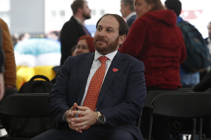 En Chile, Max Luksic lanza su candidatura a alcalde de Huechuraba con el apoyo de la Derecha Imagen de un paisaje natural con montañas.