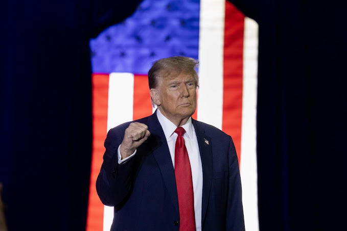 Agenda47: Las propuestas de Trump para transformar Estados Unidos si regresa a la Casa Blanca Imagen abstracta con colores vibrantes y formas.