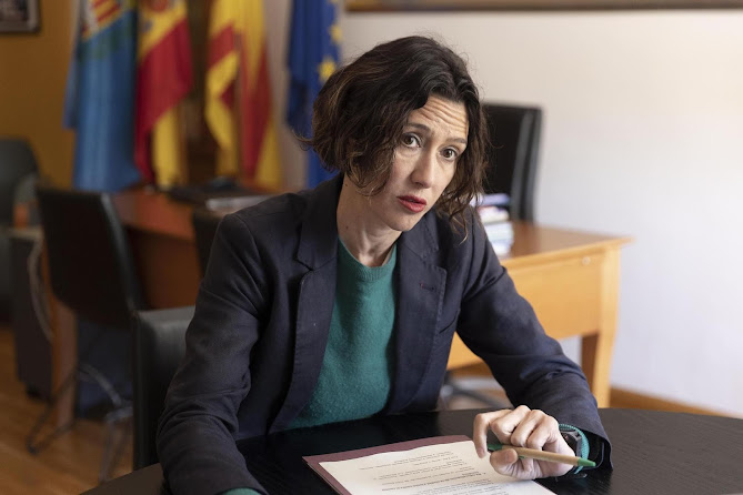 Núria Parlon se despide de la alcaldía de Santa Coloma tras 15 años de gestión Imagen de un paisaje natural con montañas.