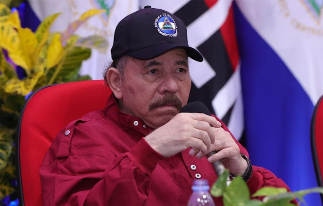 Daniel Ortega refuerza la represión con nueva reforma penal para enjuiciar opositores en el extranjero Daniel Ortega rinde homenaje a Sandino.