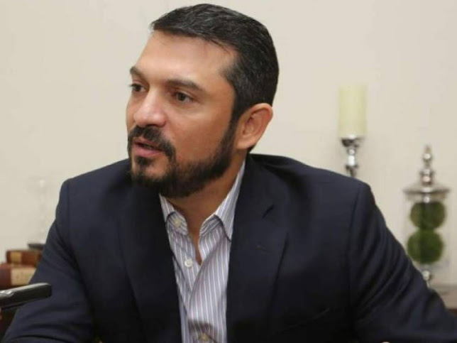 Diputado Yuri Sabas denuncia falta de voluntad política para reformas electorales en Honduras Diseño gráfico moderno y colorido.