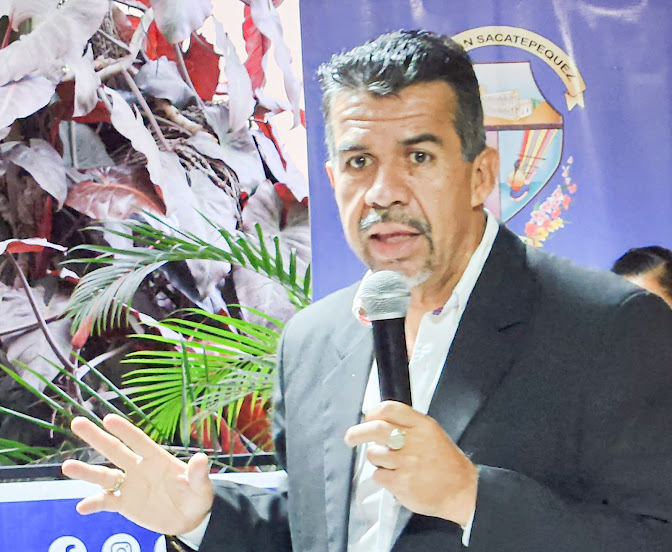 Alcalde Juan Carlos Pellecer se une a la oposición contra la millonaria ampliación presupuestaria en Guatemala Paciente recuperándose tras una cirugía.