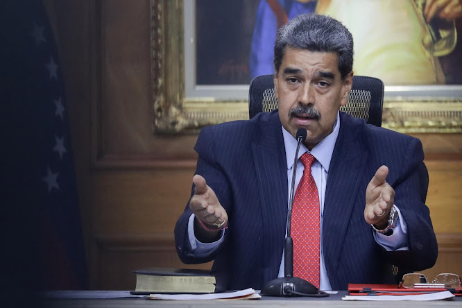 Maduro anuncia una megaelección para 2025 que incluirá la Asamblea Nacional, gobernaciones y alcaldías en Venezuela Imagen abstracta con tonos oscuros y formas.