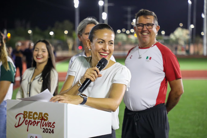 Milena Quiroga impulsa el deporte en La Paz con la entrega de 200 becas a atletas destacados Imagen de un evento con público asistente.