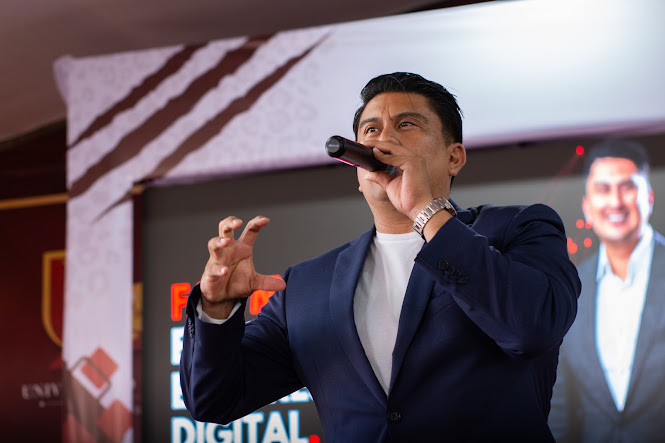 ‘Más Vale Error que Acierto’: Reflexiones de David García en el 3er Congreso Internacional de Comunicación y Estrategia Digital Imagen de un paisaje natural.