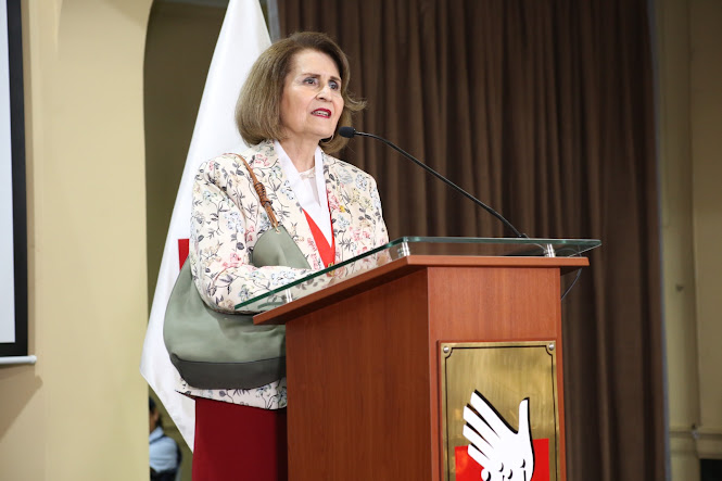 Luz Imelda Pacheco asume la presidencia del Tribunal Constitucional de Perú para el periodo 2024-2026 Magistrada Pacheco en evento de defensoría.