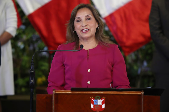 Dina Boluarte firma ley que otorga a la PNP facultades de investigación penal Imagen de un paisaje natural con montañas.