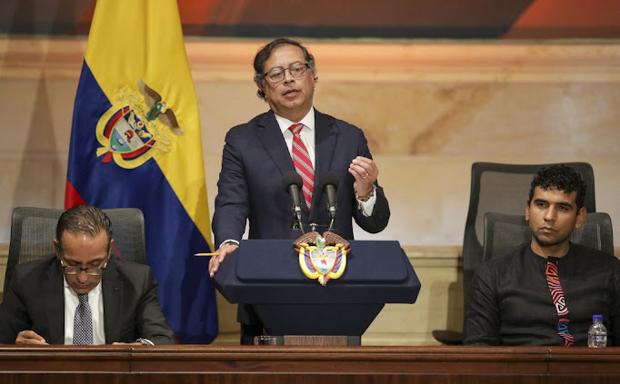 Gustavo Petro lanza propuesta de pacto interétnico para democratizar la tierra en el Valle del Cauca Gustavo Petro en el Congreso de Colombia.