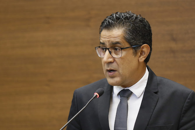 Nogui Acosta, Ministro de Hacienda en CR, promete vetar propuesta del Frente Amplio sobre impuestos a trabajadores independientes Interpelación de Nogui Acosta en ALCR, junio 2023.
