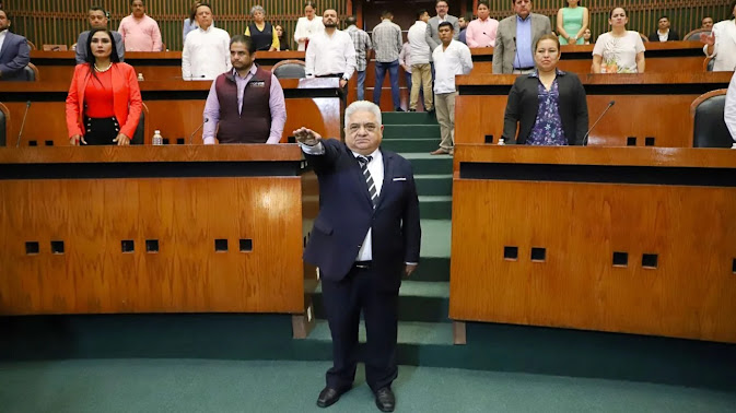 Gustavo Alarcón asume el cargo de alcalde en Chilpancingo en medio de violencia y inseguridad Gustavo Alarcón rinde protesta como alcalde de Chilpancingo.
