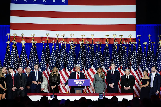 Donald Trump supera los 270 votos y se consagra presidente 47° de EE. UU. Trump dando un discurso en un evento.