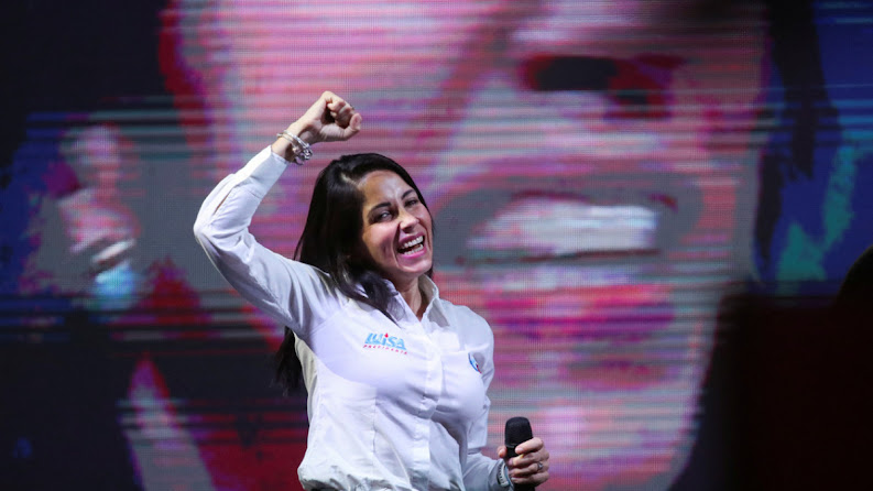 Luisa González: candidata del correísmo, encabeza los resultados de la primera vuelta electoral en Ecuador Luisa González, candidata presidencial de Ecuador.