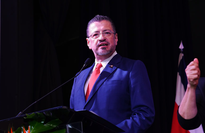 Rodrigo Chaves reafirma la postura provida de Costa Rica y rechaza el aborto libre Captura de pantalla del sitio web Sufragio.