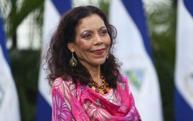 Rosario Murillo: Vicepresidenta de Nicaragua y figura central en la política nacional Retrato de Rosario Murillo.