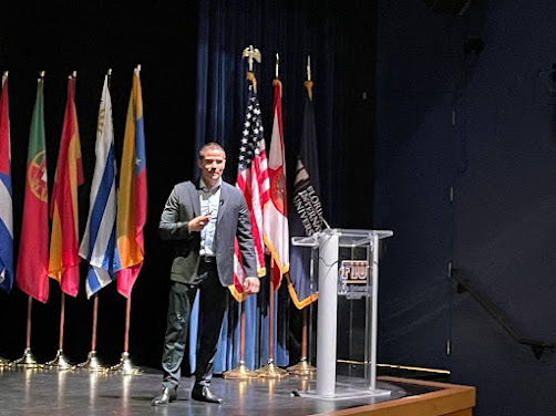 Software e innovación para liderar ciudades inteligentes: Sebastián González en la Cumbre Miami 2024 Retrato de Sebastián González.