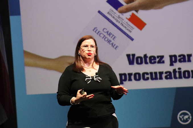 Martha Hernández reflexiona sobre ética y estrategia política en entornos complejos durante la Cumbre Miami Paisaje natural al atardecer.