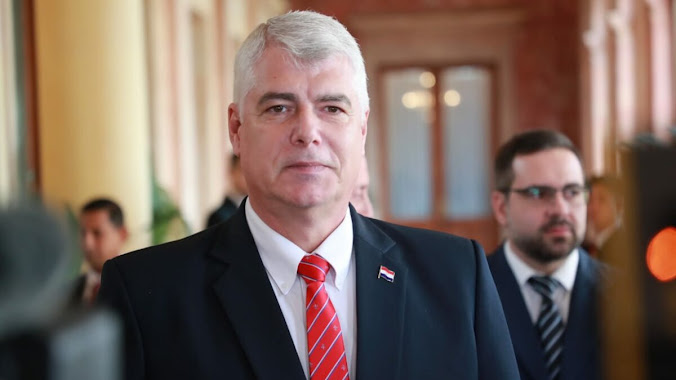 Exministro Arnoldo Wiens anuncia su candidatura presidencial en Paraguay para 2028