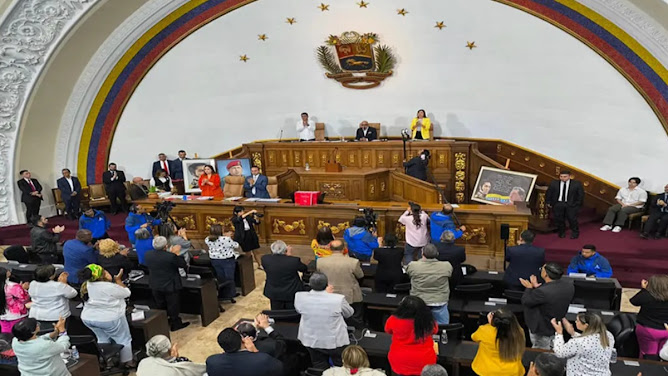 La Asamblea Nacional de Venezuela declara “personas non gratas” a Vicente Fox y Felipe Calderón Parlamento de Venezuela en sesión.