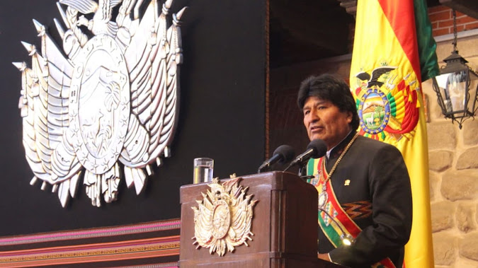 Evo Morales desafía fallo del Tribunal Constitucional y se postula con partido “prestado” Imagen abstracta con colores vibrantes y formas.