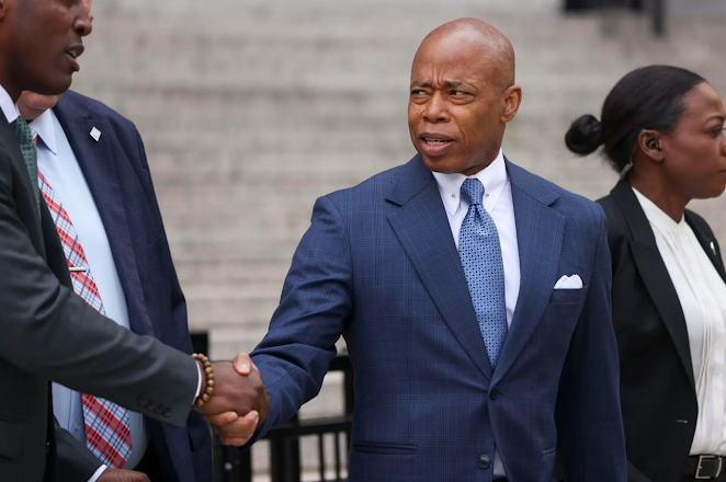 Eric Adams celebra el retiro de cargos y defiende su gestión en Nueva York Captura de pantalla del 12 de febrero de 2025.