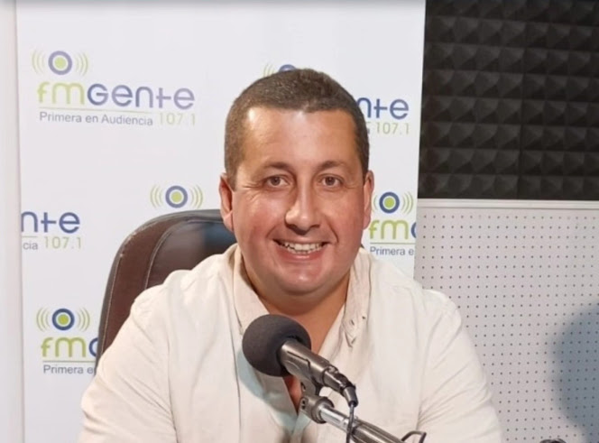 Uruguay: Candidatos de la lista 88 apuntan a la gestión local con el diputado Diego Echeverría como líder Imagen de un evento con participantes sonrientes.