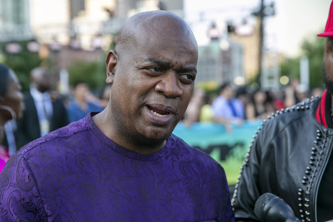 Ras Baraka, el alcalde insurgente que desafía el statu quo en la carrera por la gobernación de Nueva Jersey Premios MTV Video Music 2022 en la alfombra roja.