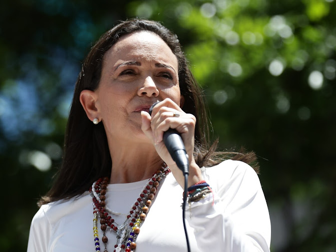 María Corina Machado: “El 85% del país desobedeció al régimen y lo volvió a derrotar” Imagen abstracta con patrones coloridos.