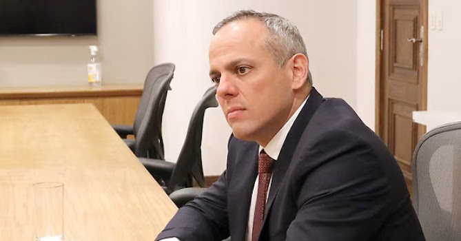 Paraguay: La disidencia colorada exige explicaciones al contralor y se posiciona como árbitro en la crisis capitalina Imagen de un paisaje urbano moderno.