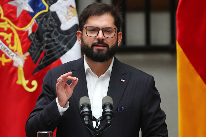 Gobierno de Chile refuerza prescindencia ante primarias para evitar polémicas Presidente Boric en evento oficial.