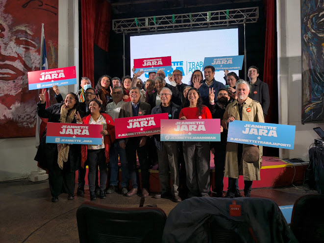 Chile: Jeannette Jara presenta su comando de campaña con respaldo del PC y figuras del oficialismo Imagen abstracta con colores vibrantes y formas.