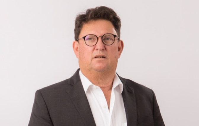 Alianza o colapso democrático en Costa Rica Retrato de Elliot Coen.