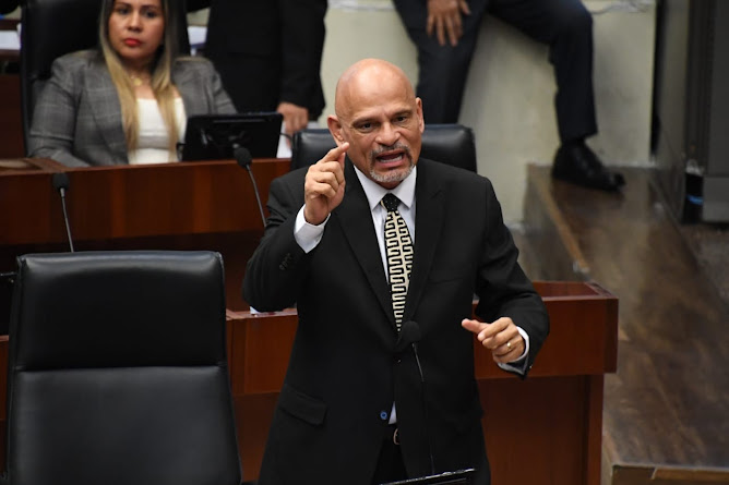 Asamblea Nacional de Panamá entra en semana clave sin definir comisiones legislativas Imagen abstracta con colores vibrantes y formas.