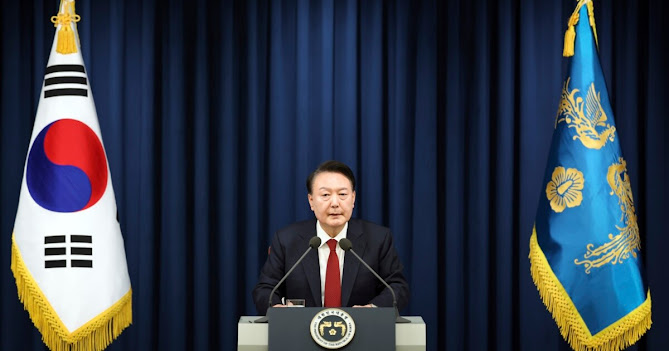 Corea del Sur limita el uso de la ley marcial tras crisis política en diciembre Imagen abstracta con tonos oscuros y luces.