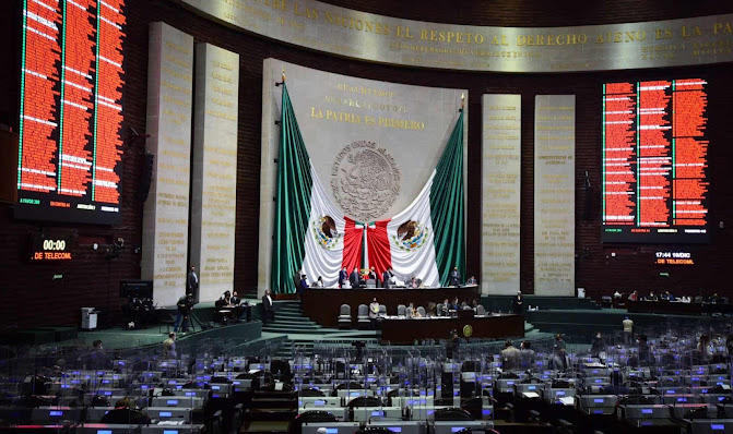 Senado tomará protesta a jueces y magistrados electos el 1 de septiembre Imagen abstracta con tonos oscuros y formas.