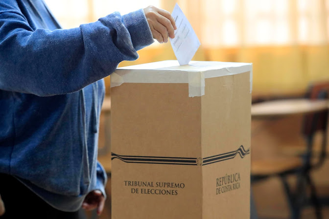 Costa Rica: TSE habilita a 14 partidos políticos para elecciones nacionales de 2026 Imagen de un paisaje natural con montañas.